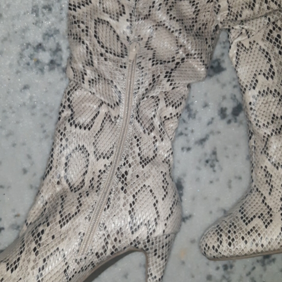 Sold NEW Snakeskin design boots - Picture 4 of 6